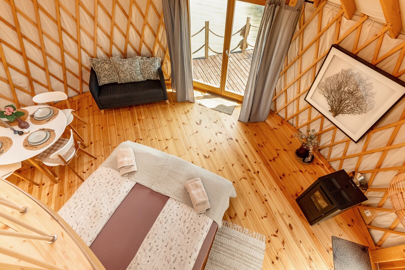 Jurty na wodzie 2 Jurty na wodzie 2